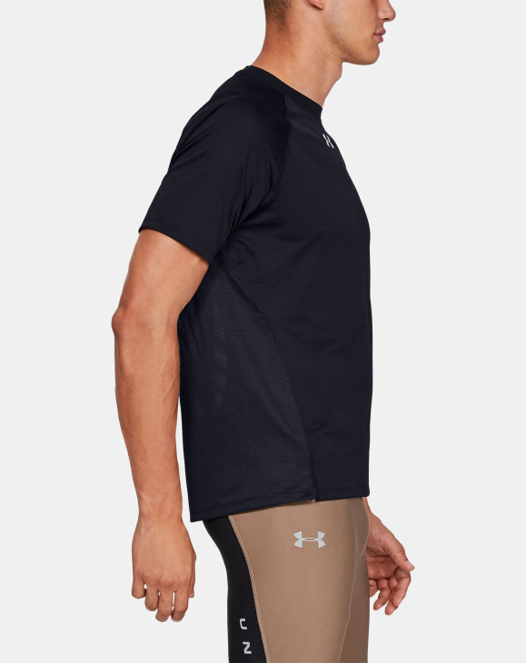 detail UA QUALIFIER SHORTSLEEVE-BLK