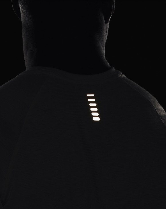 detail Pánské tričko s krátkým rukávem Under Armour UA STREAKER TEE-GRY