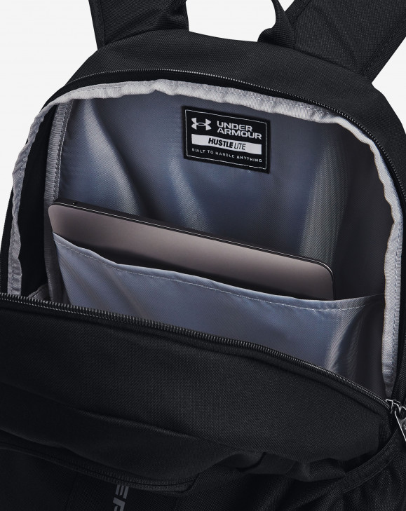 detail Batoh Under Armour UA Hustle Lite Backpack-BLK
