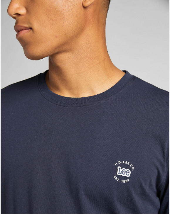 detail Pánské tričko s dlouhým rukávem Lee LS PATCH LOGO TEE NAVY tmavě modré