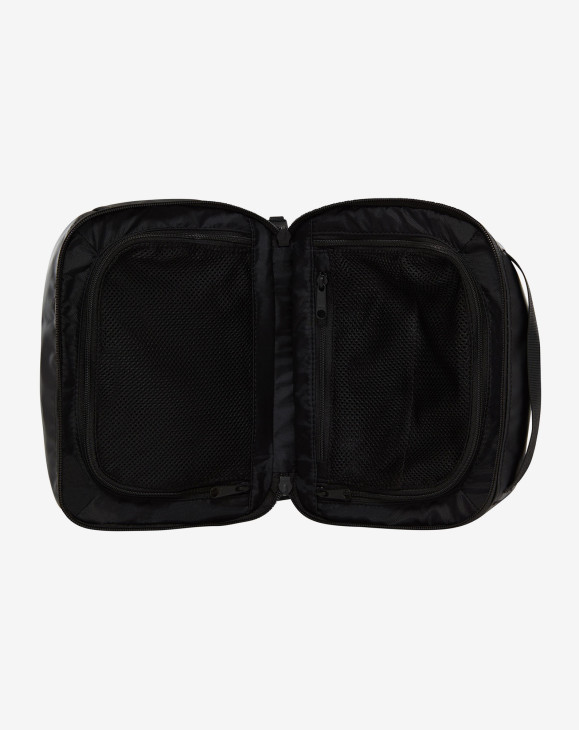 detail STRATOLINER TOILETRY KIT