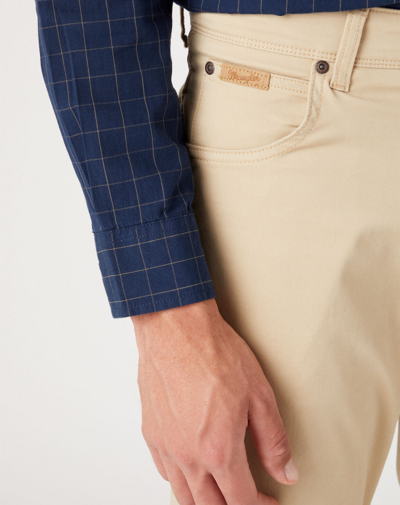 detail Pánské kalhoty Wrangler TEXAS SLIM SAFARI