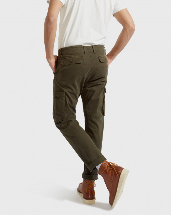 detail CARGO OLIVE GREEN
