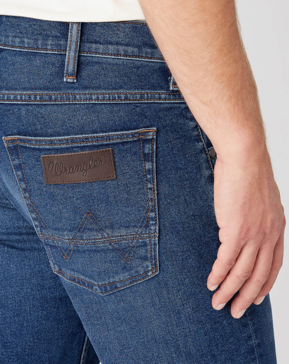 detail Pánské kraťasy Wrangler COLTON SHORTS BLUE ARCADE