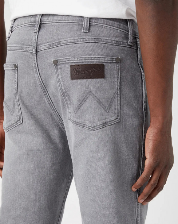 detail Pánské kalhoty Wrangler LARSTON WASHED GREY