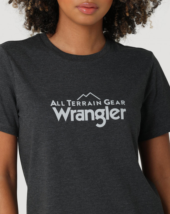 detail Dámské tričko s krátkým rukávem Wrangler LOGO TEE CAVIAR